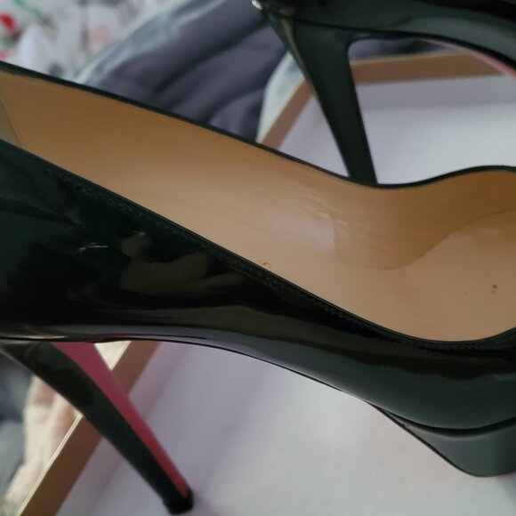 Christian Louboutin - Picture 3 of 10